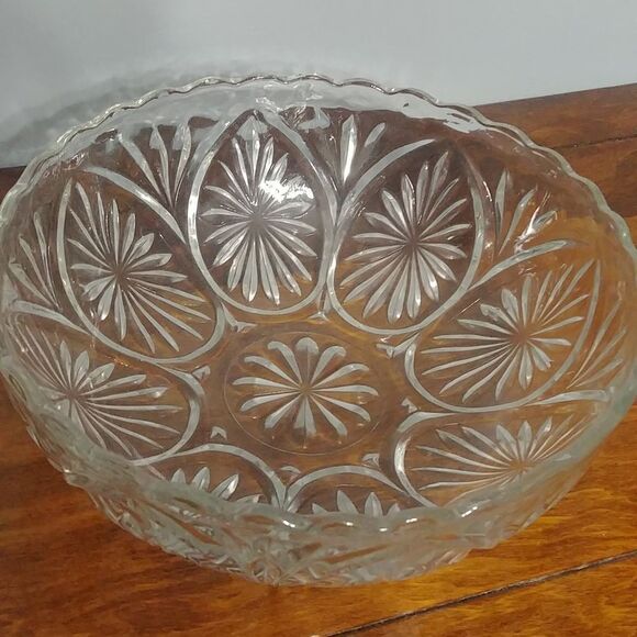 Vintage Glass Bowl with textured design - Picture 2 of 6